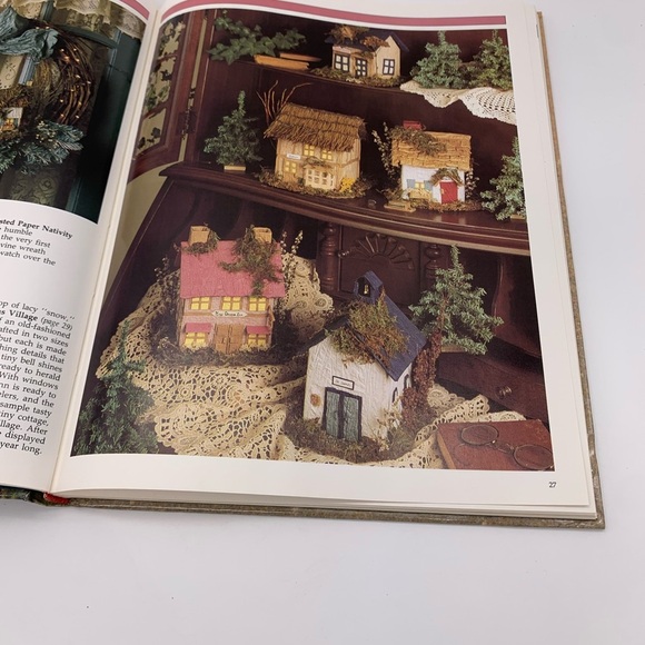 THE SPIRIT OF CHRISTMAS: Lesure Arts Presents Creative Holiday Ideas (Book #3) - Picture 15 of 16